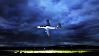 Illustration for article titled Freezing a Fighter Jet in Mid-Air with 30,000 Watts of Flash